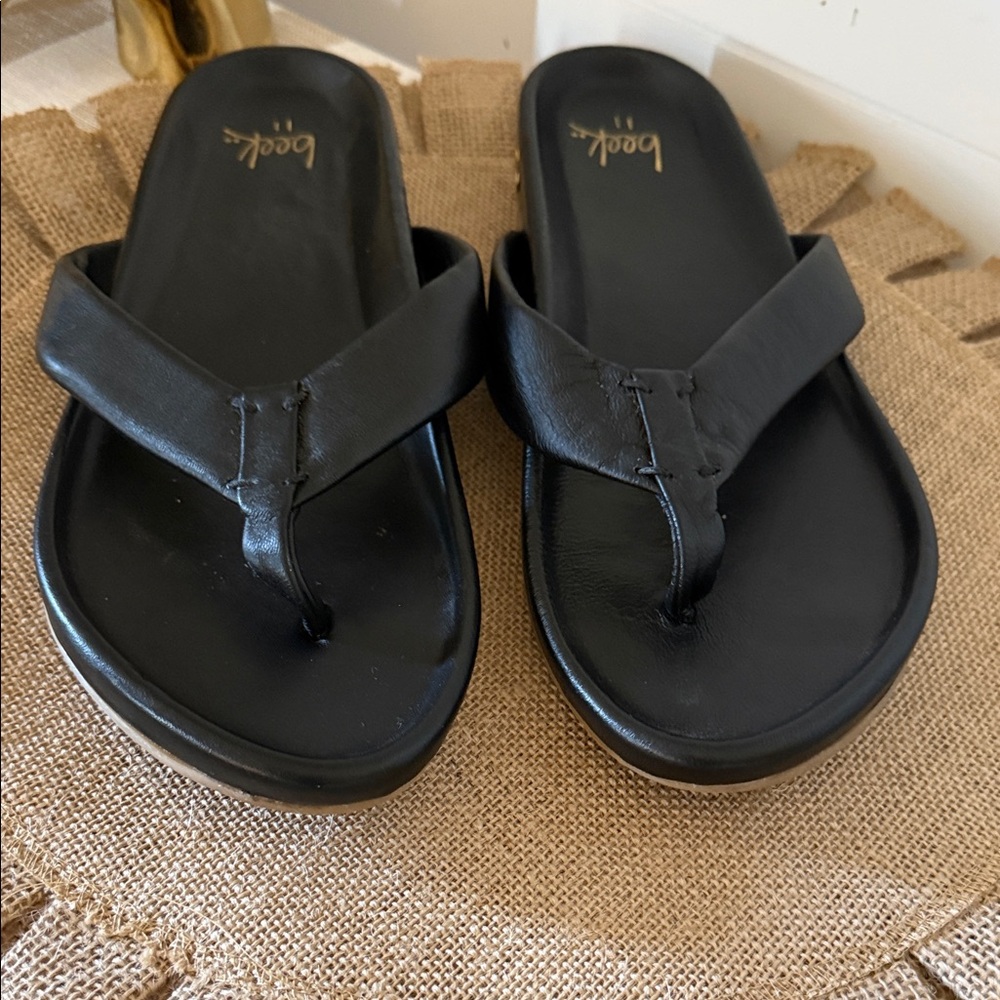 Beek black leather thong flip flops in Size 11